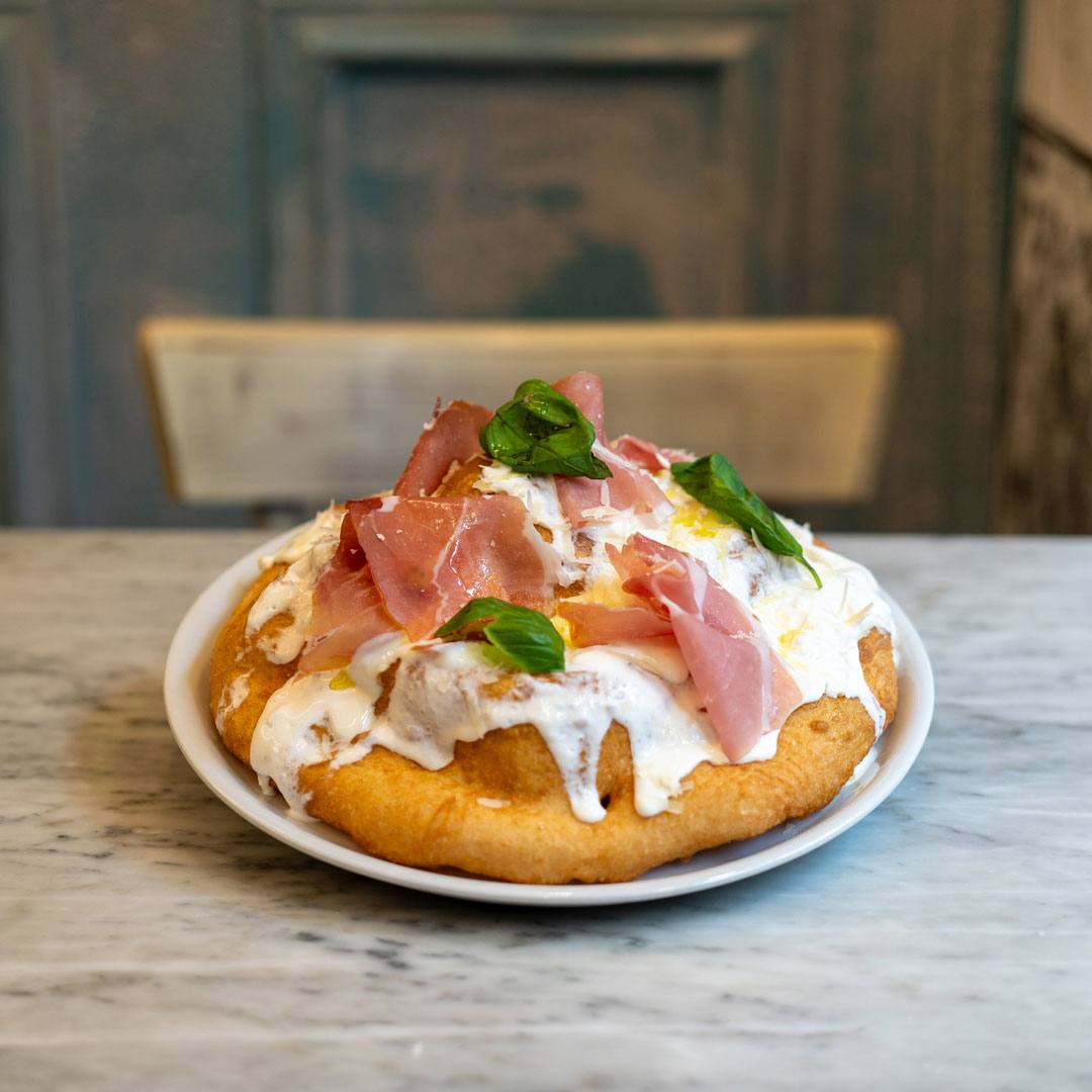 Reginella – Stracciatella di vaccino, caciocavallo, prosciutto crudo di Parma